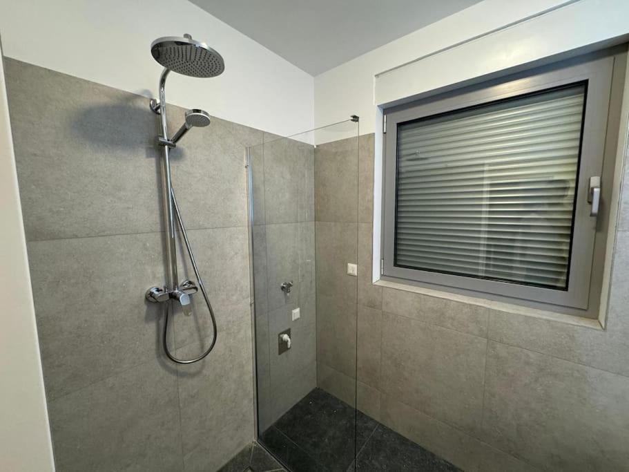 Appartement Rooftop With Balcony & Free Parking Vienne
