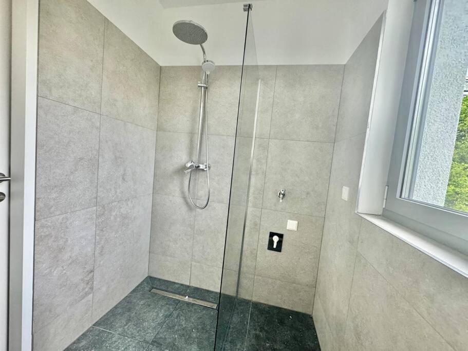 Rooftop With Balcony & Free Parking Appartement Vienne